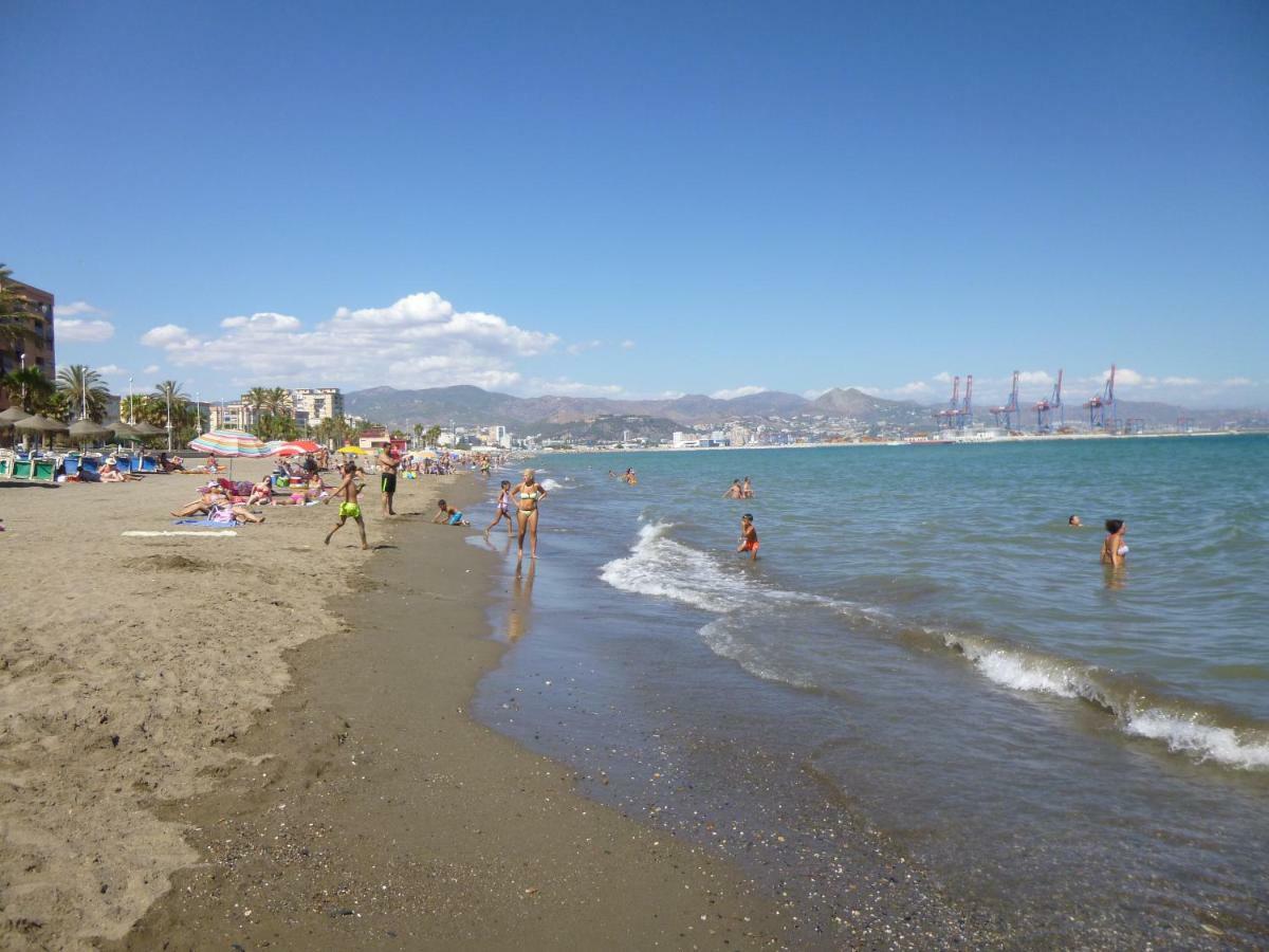 On The Beach! Frente Al Paseo Maritimo, Parking Y Piscina Malaga Exterior photo
